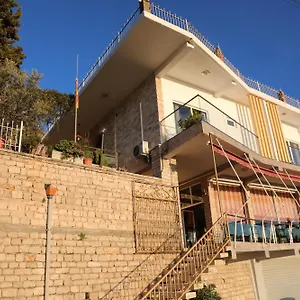 Pamja E Qyteteve , Krujë Albanië